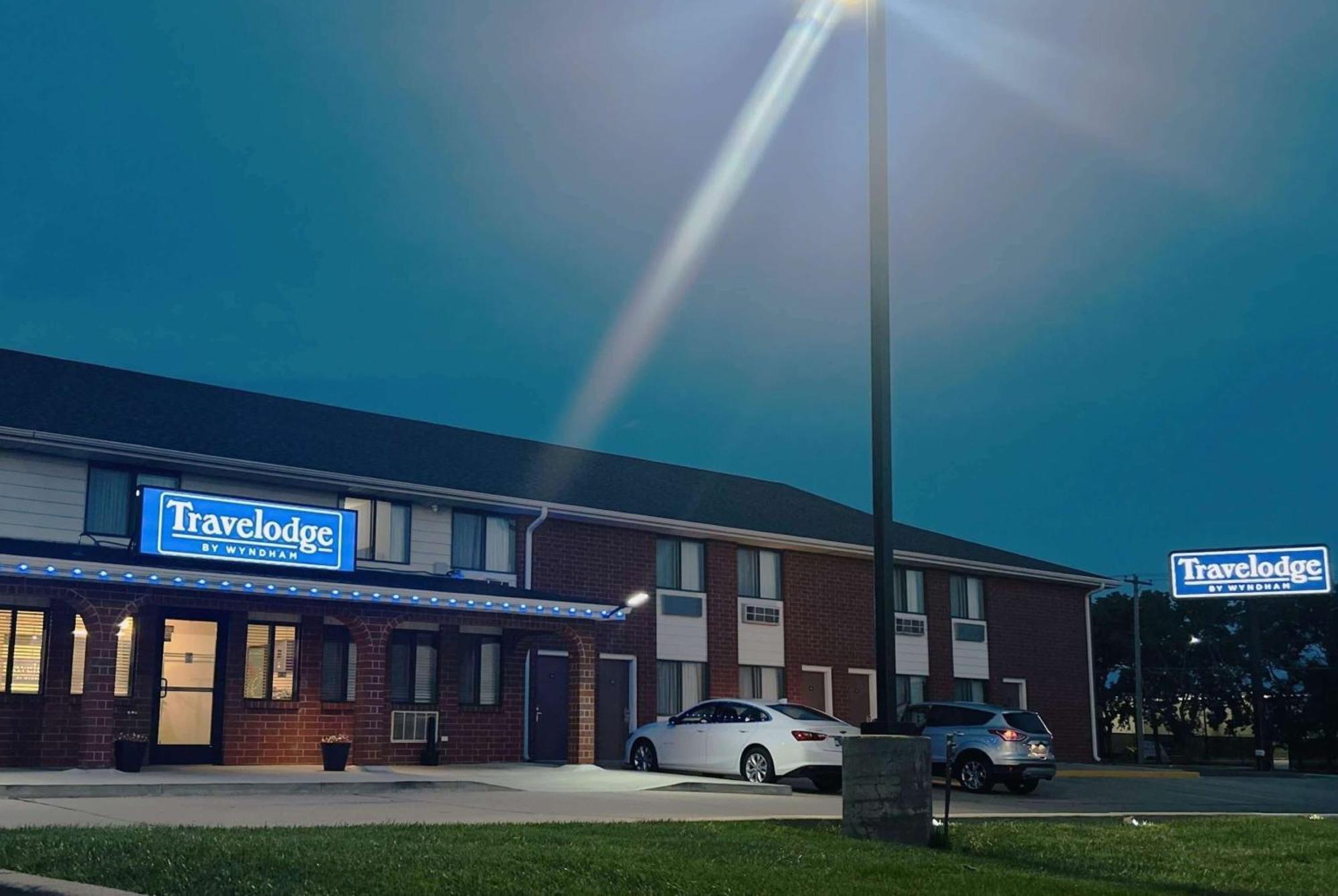 Travelodge By Wyndham Lincoln South Exterior photo